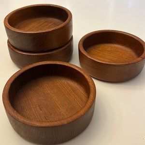 Set of 4 vintage wood bowls